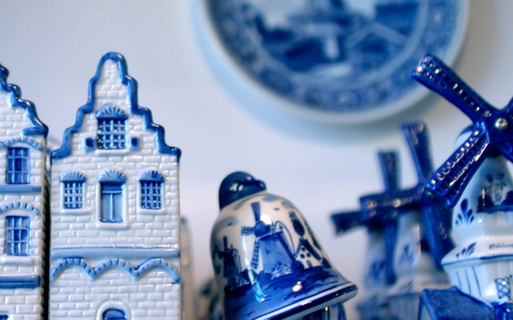 Delft ceramic blue houses